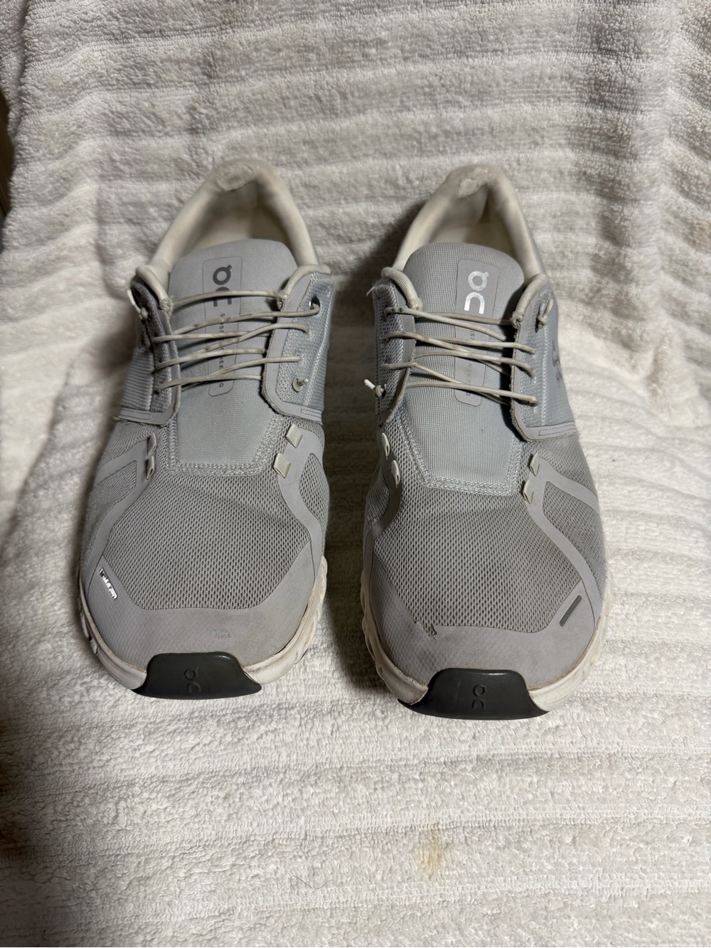 On Cloud  Men Running Shoes in Light Gray Size 13